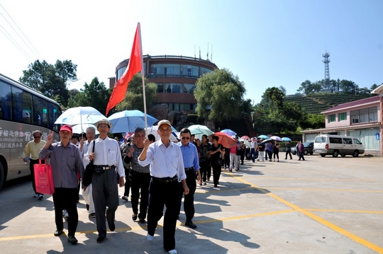 龙岩：举行“秋季健步行