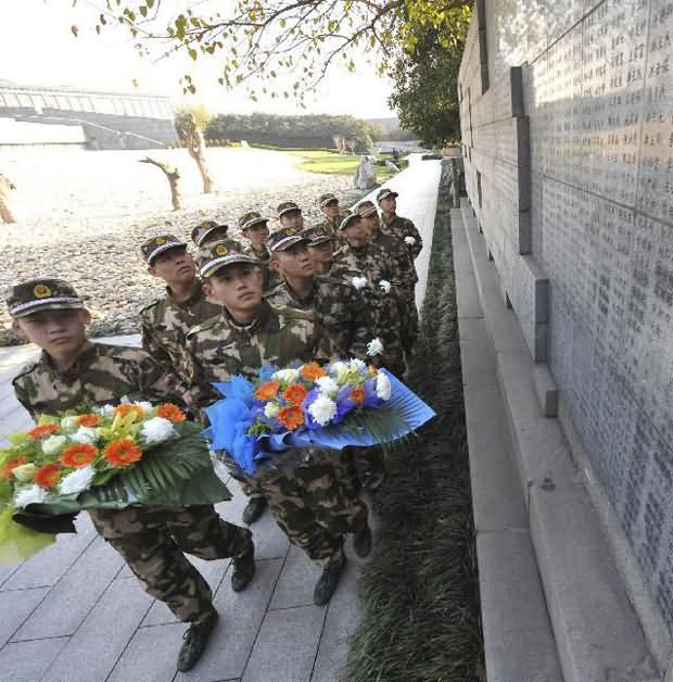 新兵第一课：悼念南京大屠杀遇难